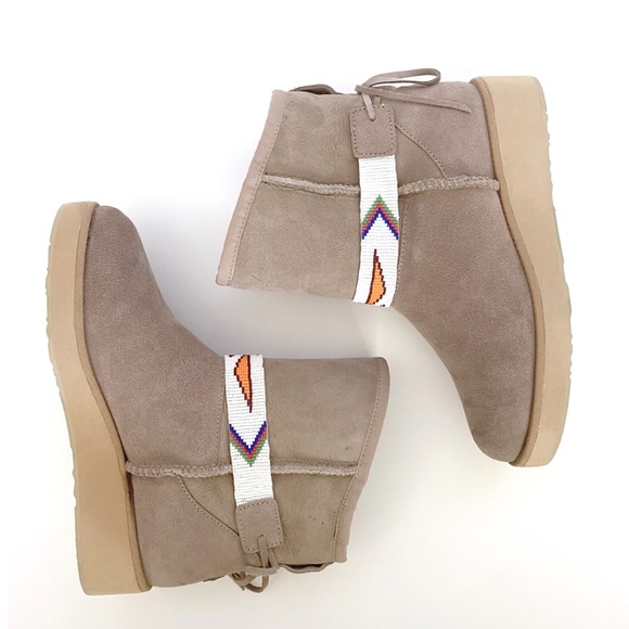 Australia Luxe Collective Joshua Shearling Boots with Beaded Bands Size 6 - Picture 3 of 16